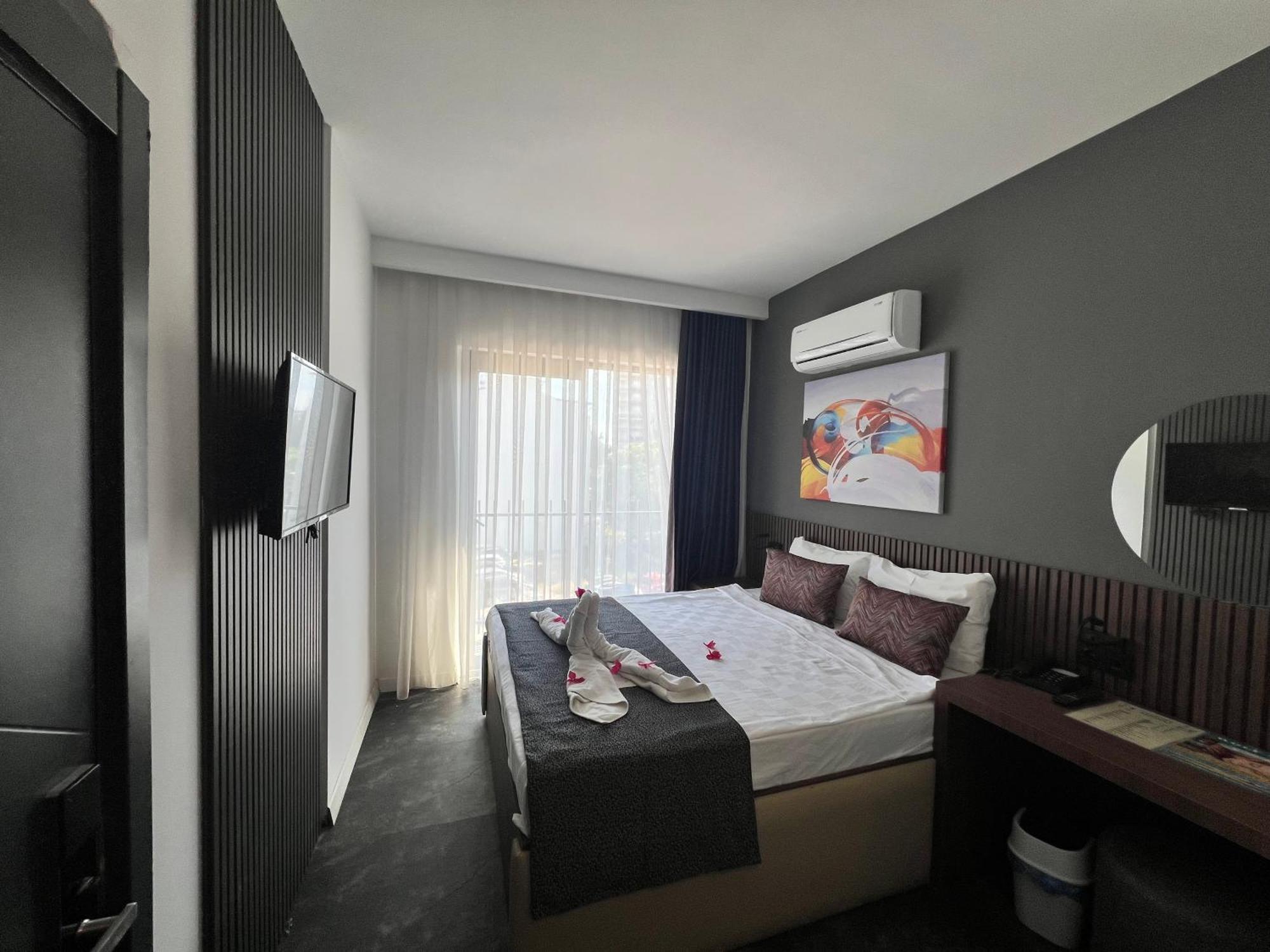 Wolf Of The City Hotel & Spa อันตัลยา ภายนอก รูปภาพ